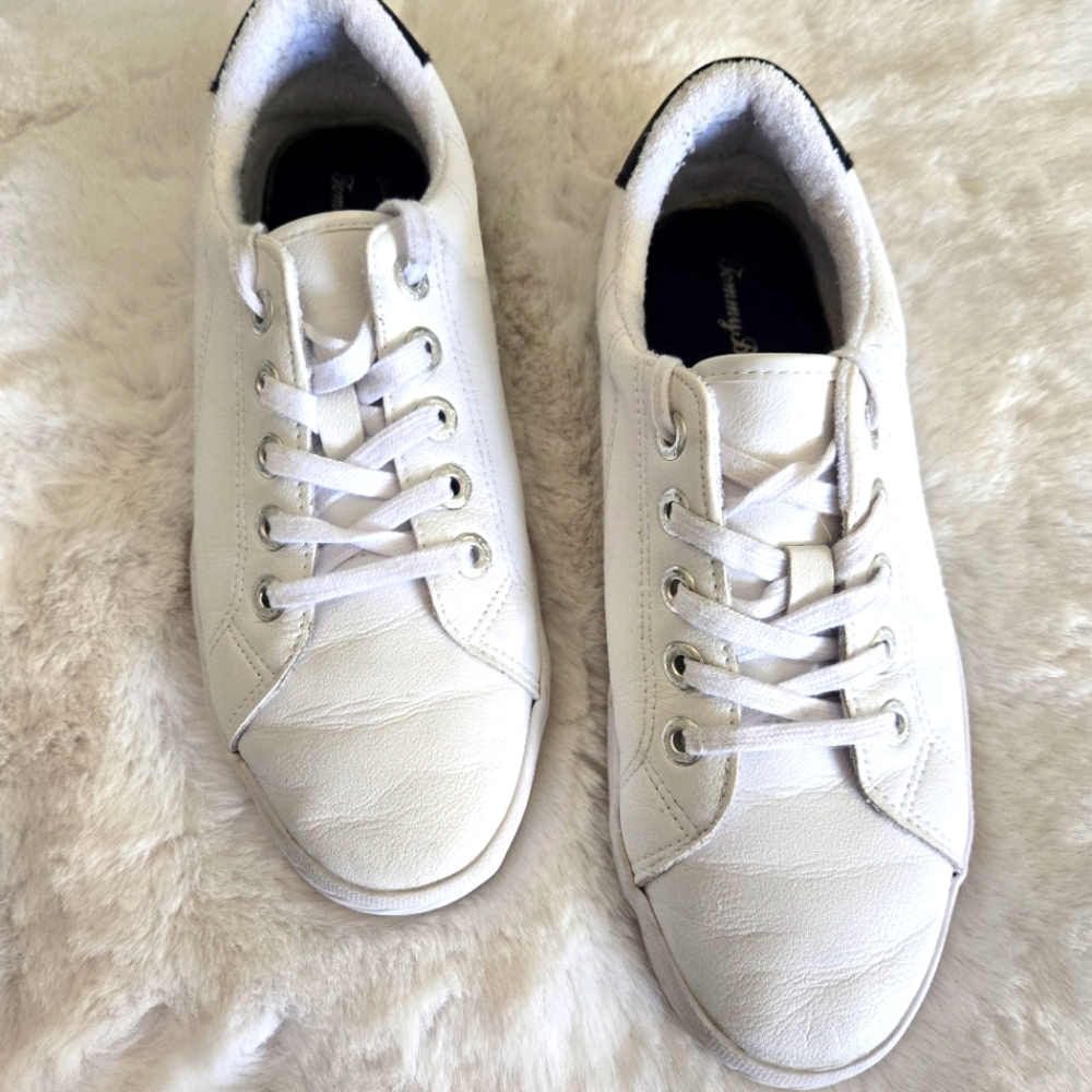 Tommy Bahama Women's White Casual Leather Sneakers Size 7.5